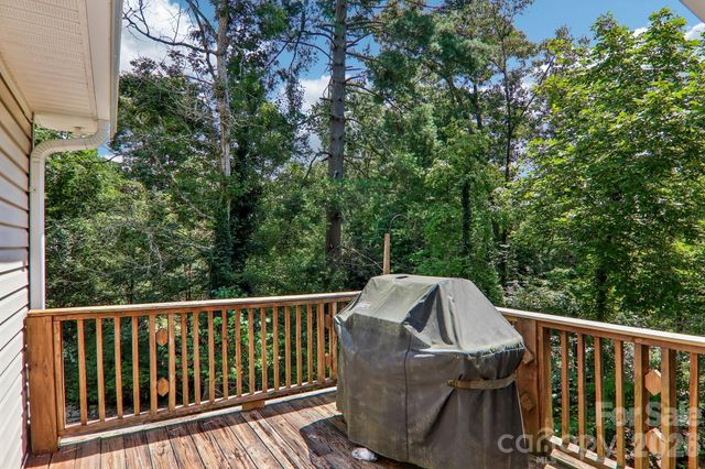 7 Maple Leaf Drive, Hendersonville, NC 28739