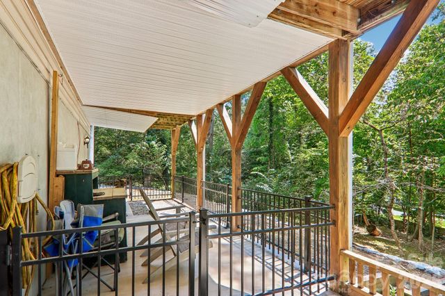 7 Maple Leaf Drive, Hendersonville, NC 28739