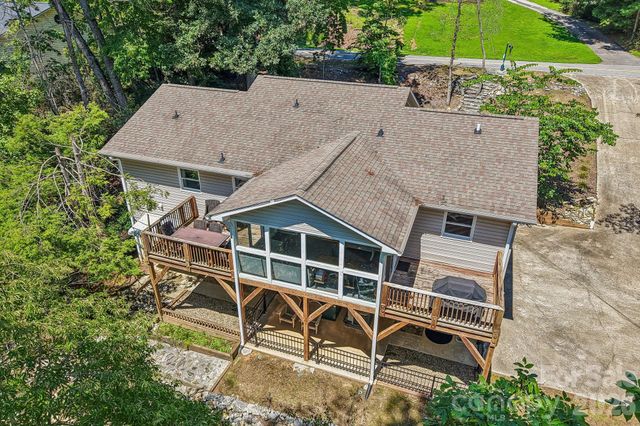 7 Maple Leaf Drive, Hendersonville, NC 28739