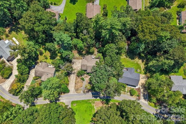 7 Maple Leaf Drive, Hendersonville, NC 28739