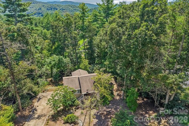 7 Maple Leaf Drive, Hendersonville, NC 28739