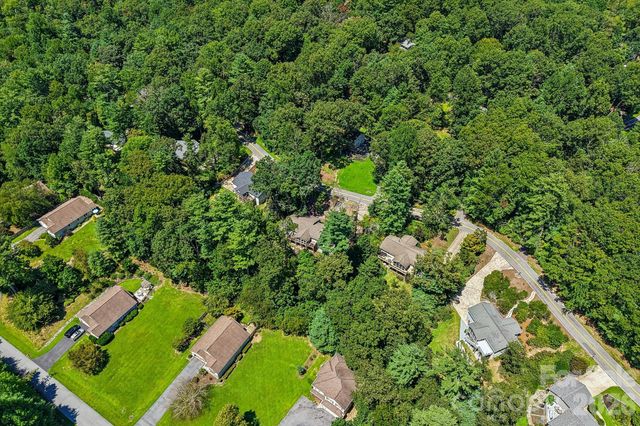 7 Maple Leaf Drive, Hendersonville, NC 28739