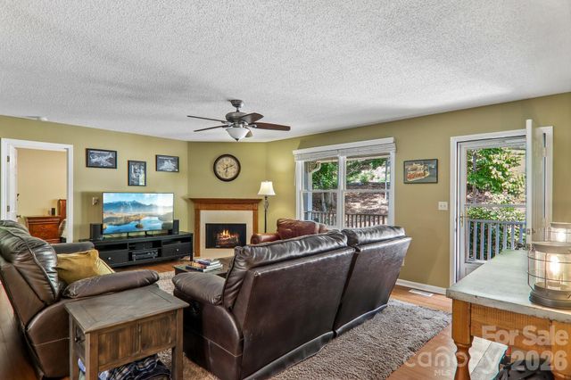7 Maple Leaf Drive, Hendersonville, NC 28739