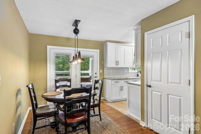 7 Maple Leaf Drive, Hendersonville, NC 28739