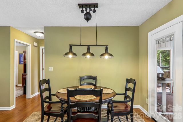 7 Maple Leaf Drive, Hendersonville, NC 28739