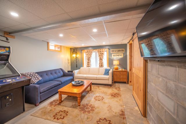 32 Old Town Road, Dover, VT 05356