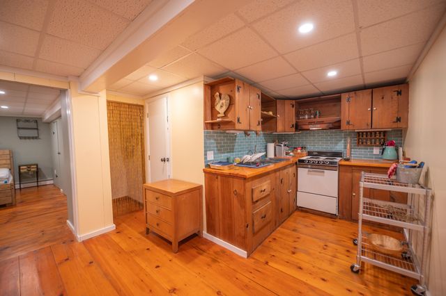 32 Old Town Road, Dover, VT 05356