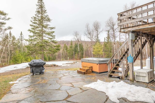 32 Old Town Road, Dover, VT 05356