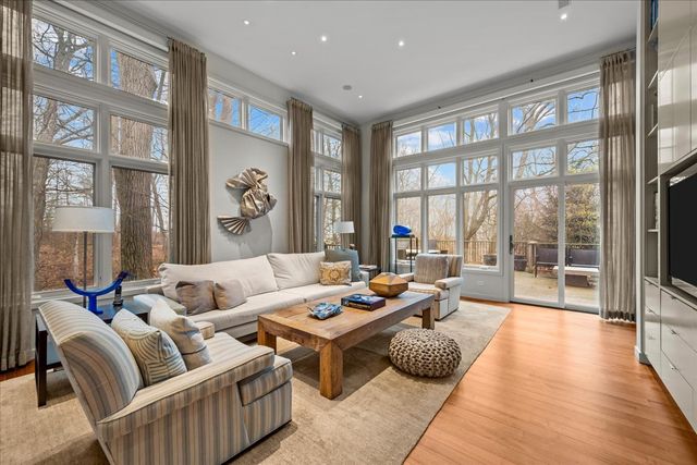 1643 Sylvester Place, Highland Park, IL 60035