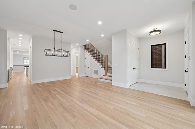 3920 N Bell Avenue, Chicago, IL 60618