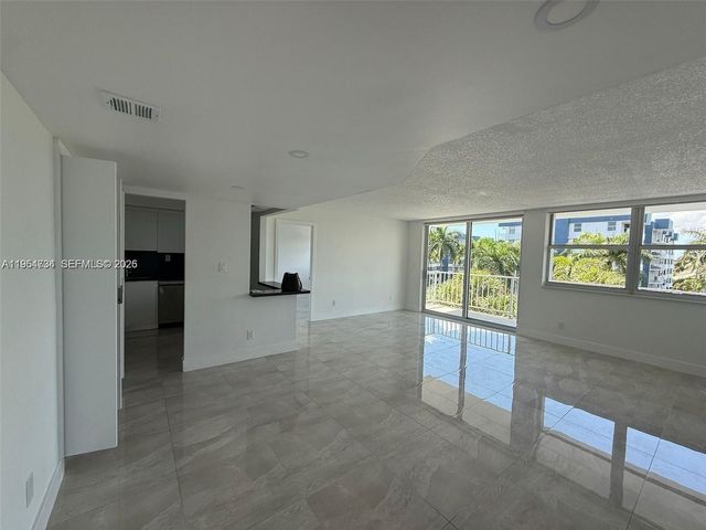 16546 NE 26th Ave 4J, North Miami Beach, FL 33160