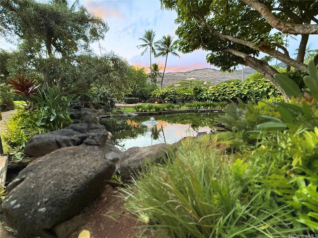 521 Hahaione Street 2-10G, Honolulu, HI 96825