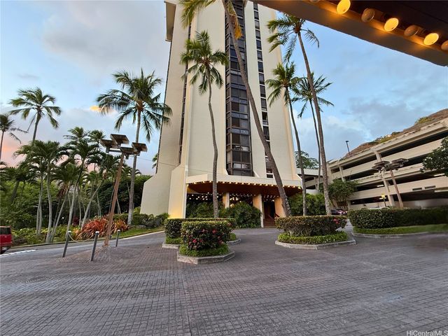 521 Hahaione Street 2-10G, Honolulu, HI 96825