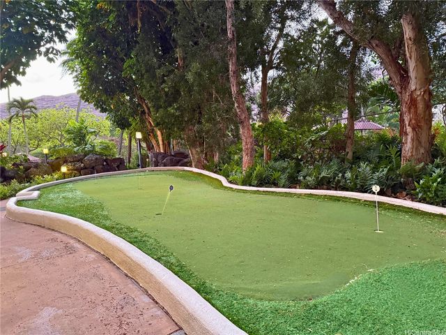 521 Hahaione Street 2-10G, Honolulu, HI 96825