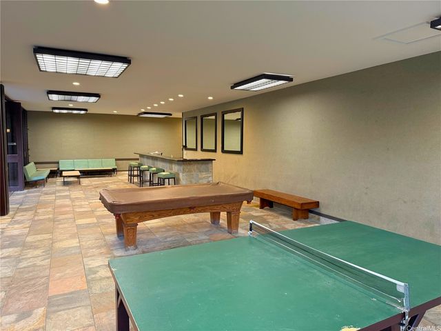 521 Hahaione Street 2-10G, Honolulu, HI 96825