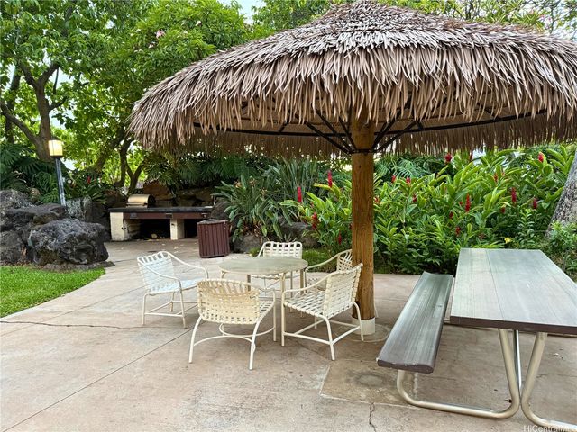 521 Hahaione Street 2-10G, Honolulu, HI 96825