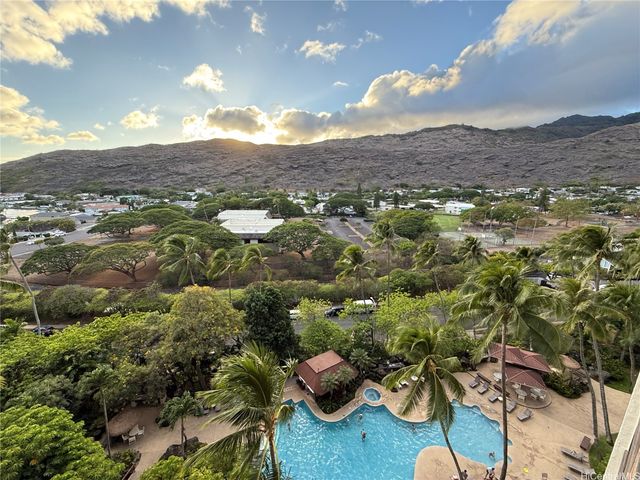 521 Hahaione Street 2-10G, Honolulu, HI 96825