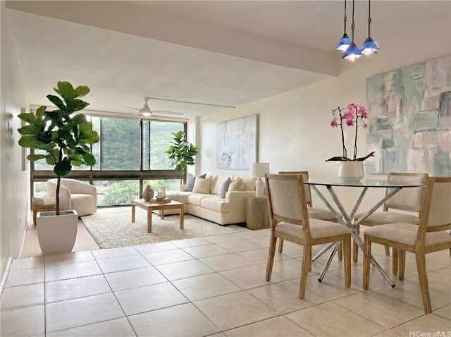 521 Hahaione Street 2-10G, Honolulu, HI 96825