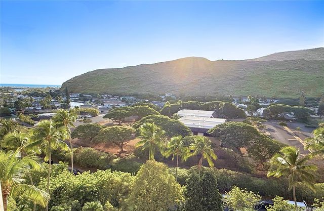 521 Hahaione Street 2-10G, Honolulu, HI 96825
