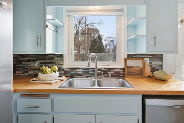 835 E Holt AVENUE, Milwaukee, WI 53207