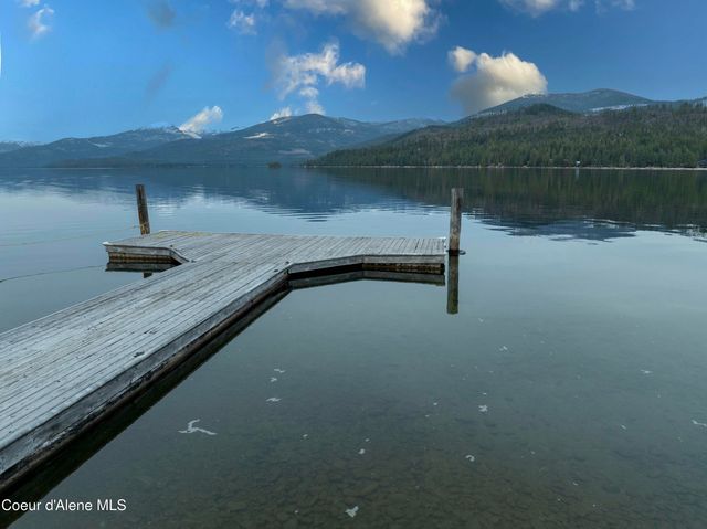 733 Hagman Rd, Nordman, ID 83848