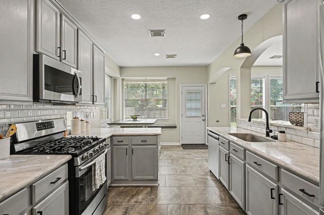 31535 Crestwood Park, Conroe, TX 77385