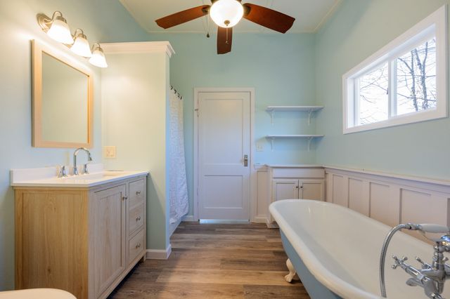 6450 Three Way Rd, Decaturville, TN 38329