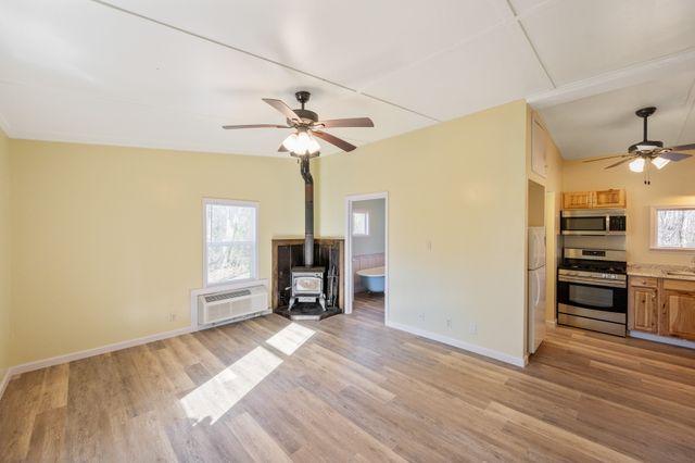 6450 Three Way Rd, Decaturville, TN 38329