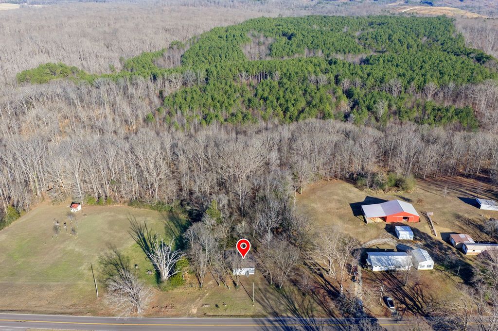 6450 Three Way Rd, Decaturville, TN 38329