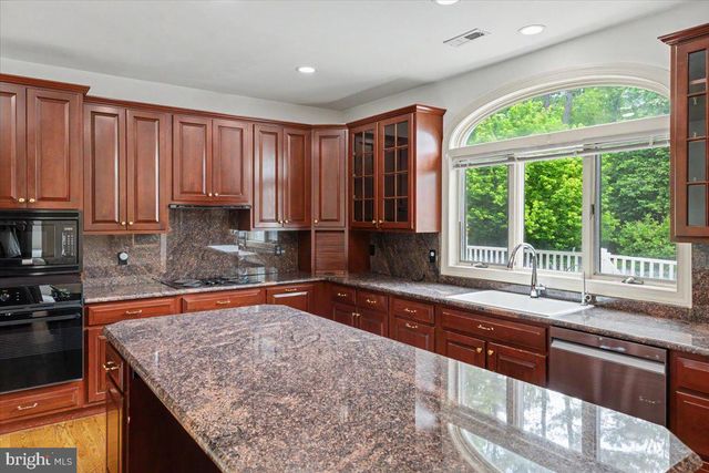 1558 RIVER RD, New Hope, PA 18938