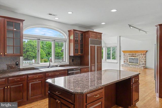 1558 RIVER RD, New Hope, PA 18938