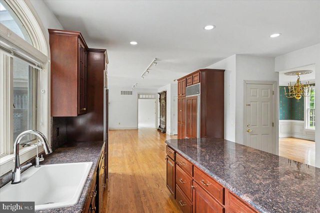 1558 RIVER RD, New Hope, PA 18938
