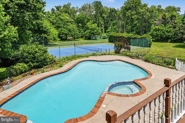 1558 RIVER RD, New Hope, PA 18938