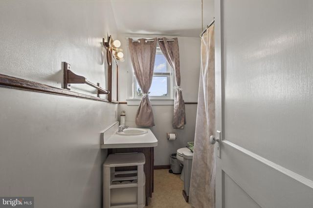 231 WOLFENDEN AVE, Collingdale, PA 19023