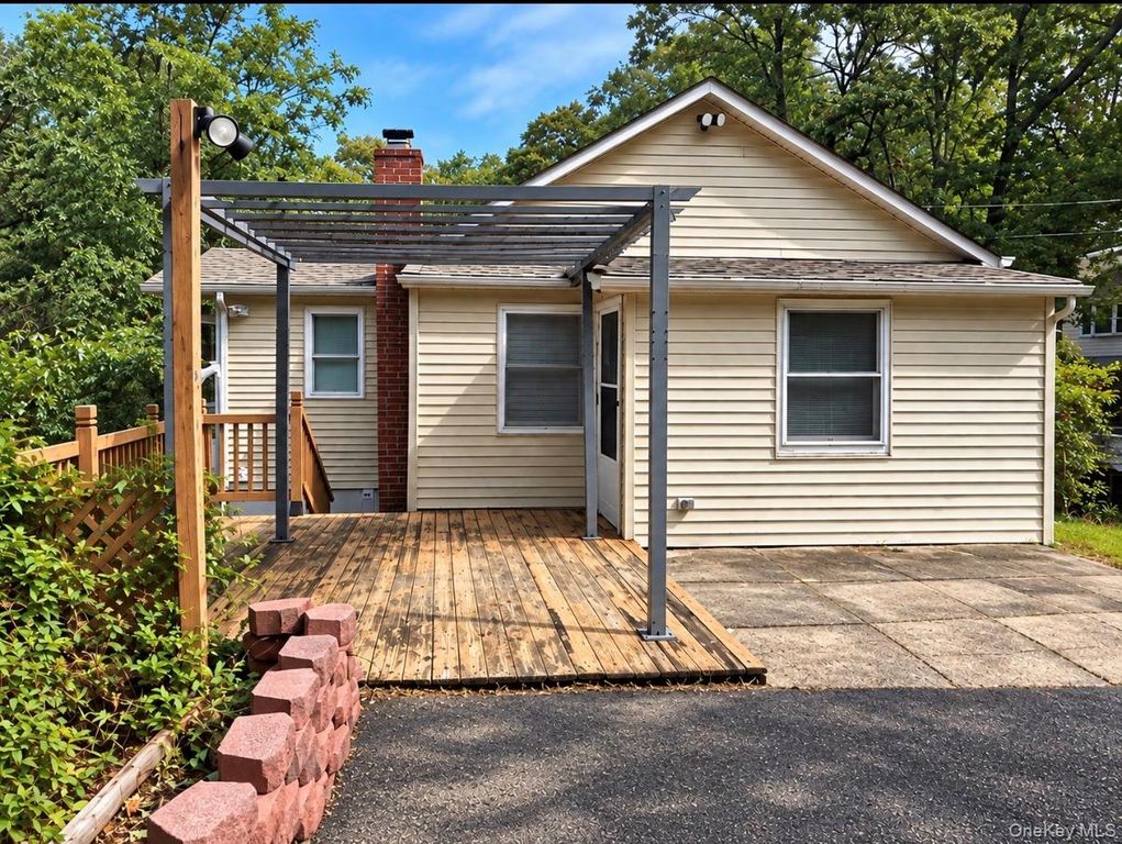 39 Amityville Road, Sound Beach, NY 11789 — photo 2