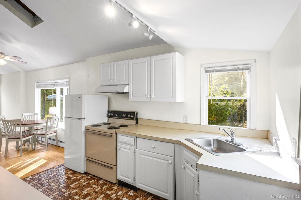 39 Amityville Road, Sound Beach, NY 11789 — photo 4