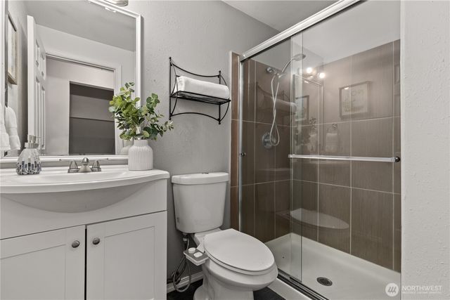 25016 222nd Court SE, Maple Valley, WA 98038