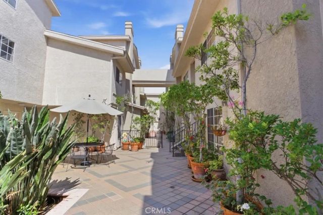14727 Magnolia 110, Sherman Oaks, CA 91403