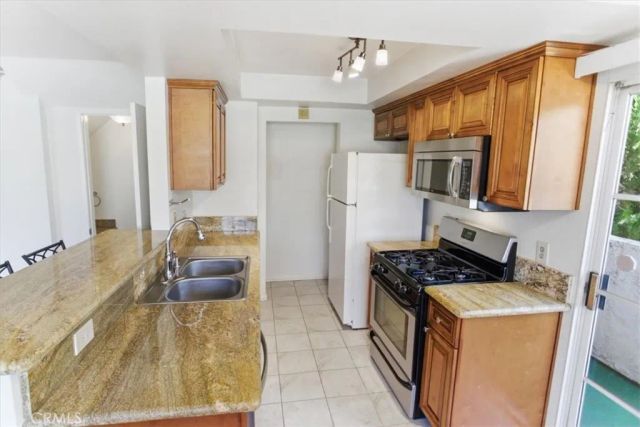 14727 Magnolia 110, Sherman Oaks, CA 91403