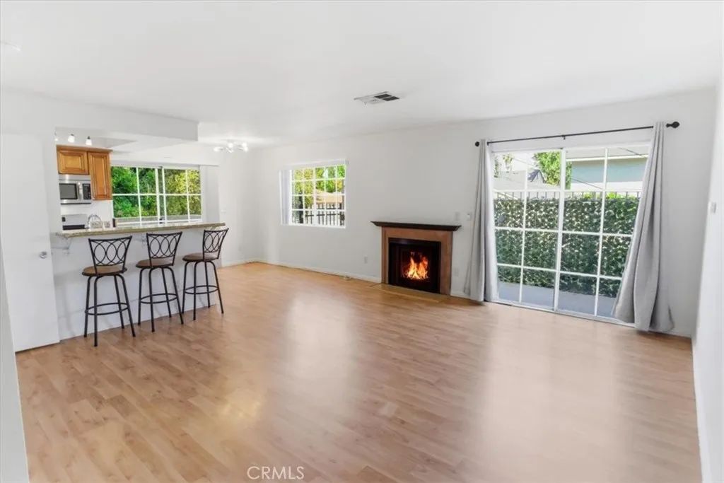 14727 Magnolia 110, Sherman Oaks, CA 91403