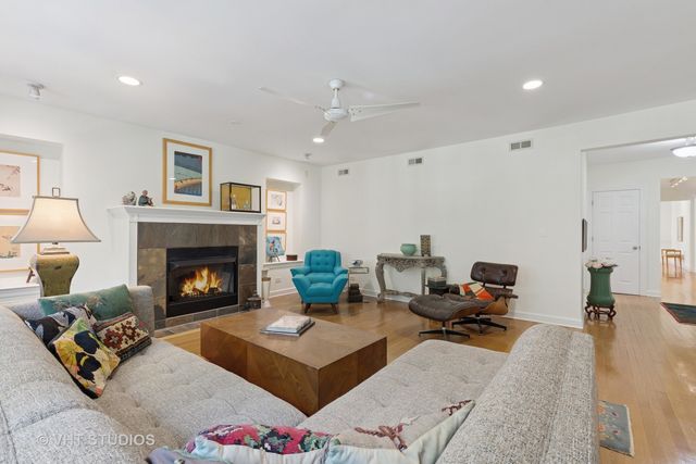 7446 N HOYNE Avenue 2, Chicago, IL 60645