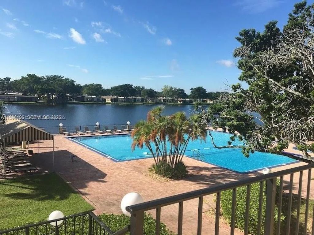 200 Berkley Road 123, Hollywood, FL 33024