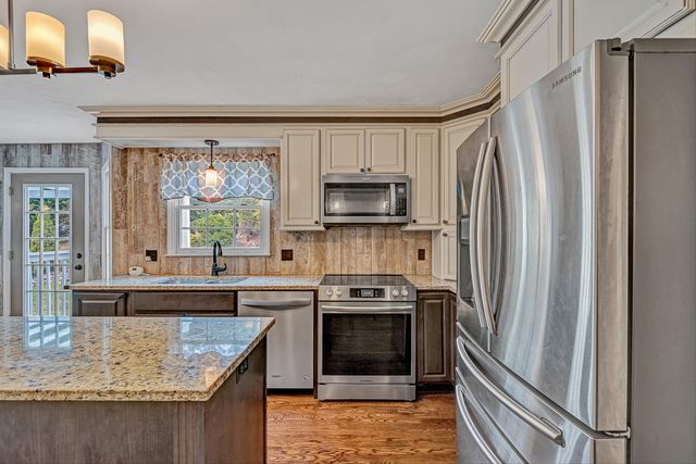 175 Wellington LN, Daleville, VA 24083