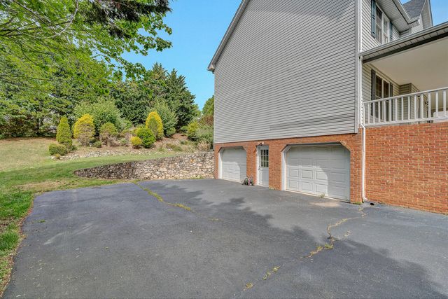 175 Wellington LN, Daleville, VA 24083