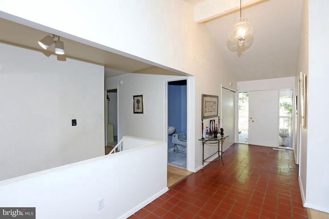 6900 HEATHERHILL RD, Bethesda, MD 20817