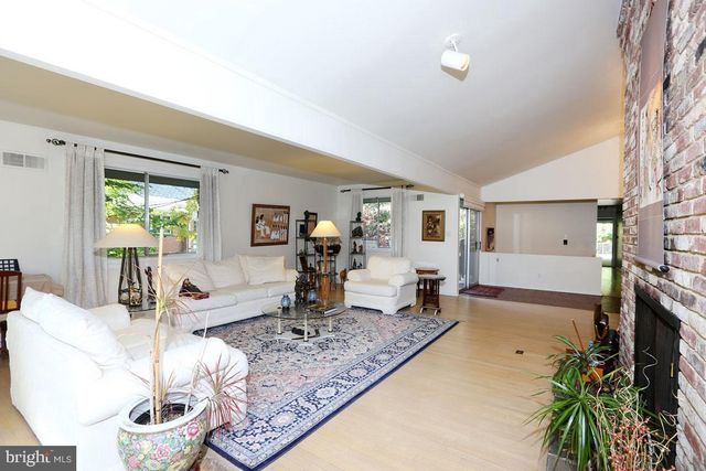 6900 HEATHERHILL RD, Bethesda, MD 20817