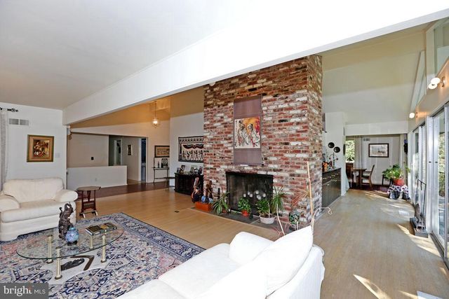 6900 HEATHERHILL RD, Bethesda, MD 20817