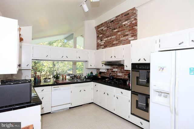 6900 HEATHERHILL RD, Bethesda, MD 20817