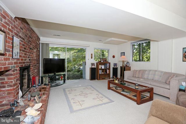 6900 HEATHERHILL RD, Bethesda, MD 20817