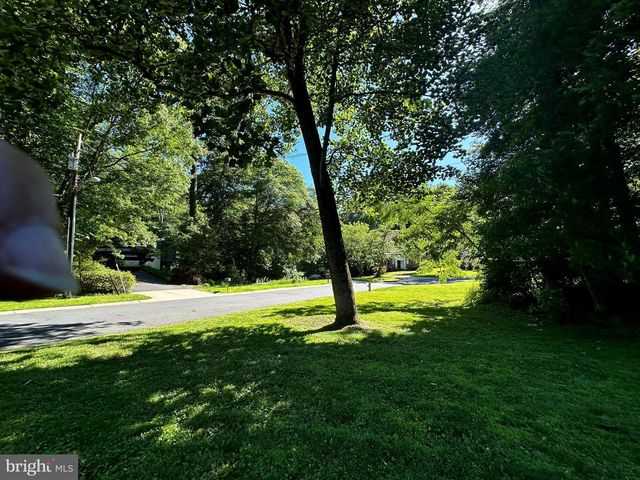 6900 HEATHERHILL RD, Bethesda, MD 20817
